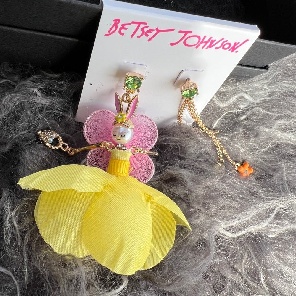 Betsey Johnson Fairy Bunny Daffodil Mismatch Drop Earrings Crystal Accents NWT